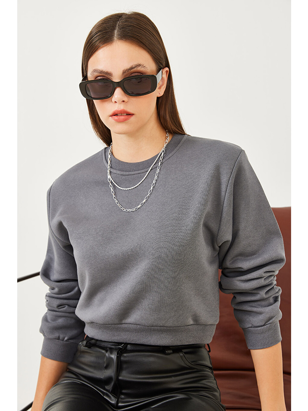Gri Kadın Bisiklet Yaka Şardonlu Basic Crop Sweatshirt-5