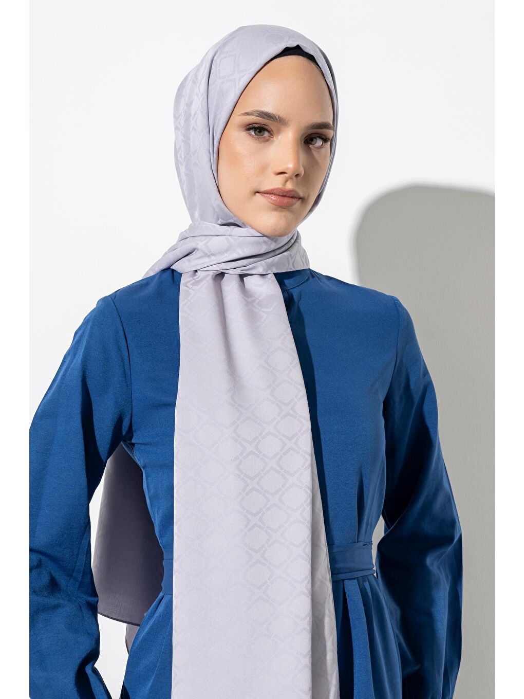 Gri Kadın Geometrik Desen Jakarlı Şal