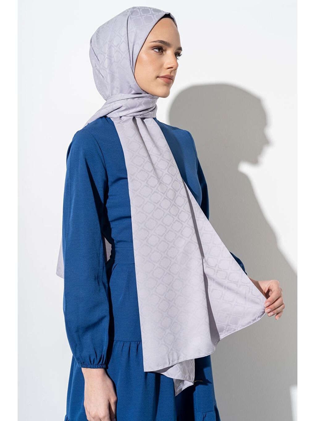 Gri Kadın Geometrik Desen Jakarlı Şal-2