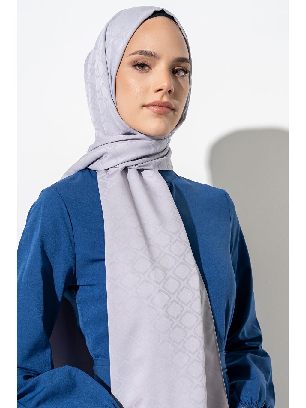 Gri Kadın Geometrik Desen Jakarlı Şal-3