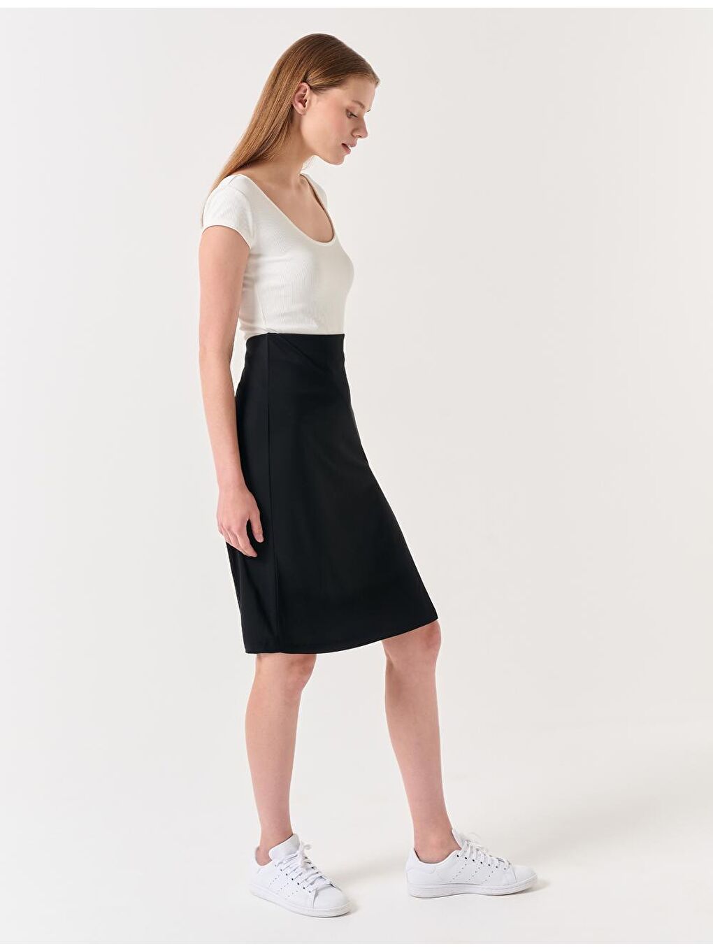 Siyah Yüksek Bel Yırtmaçlı Örme Etek-3