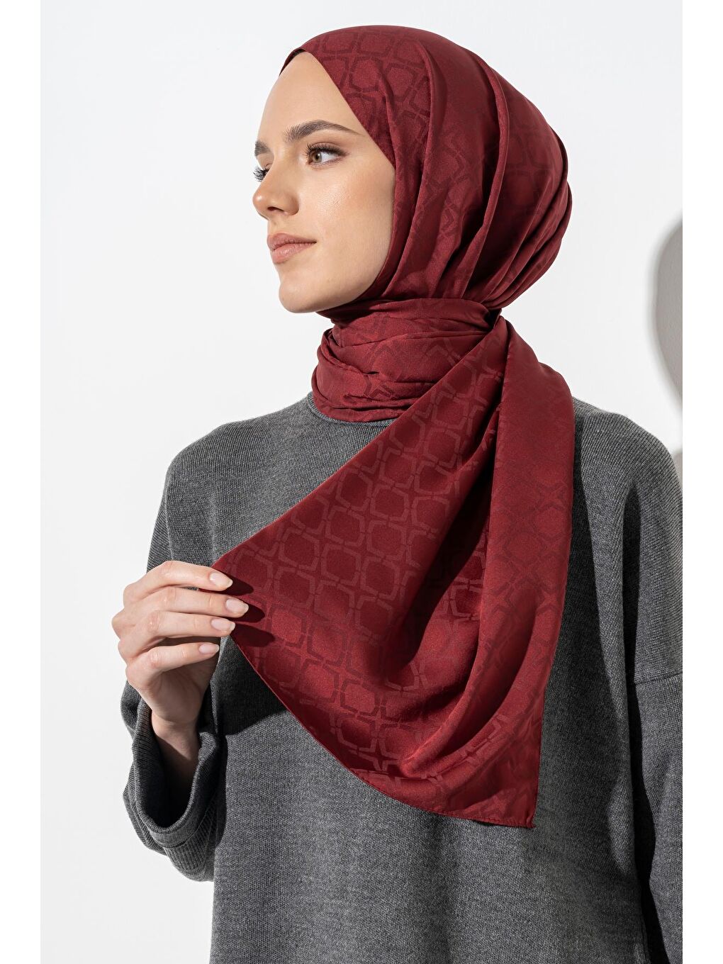 Bordo Kadın Geometrik Desen Jakarlı Şal-2