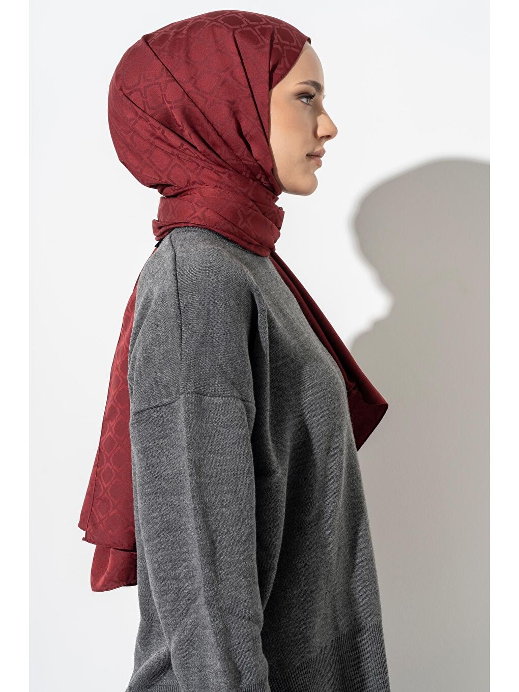 Bordo Kadın Geometrik Desen Jakarlı Şal-3