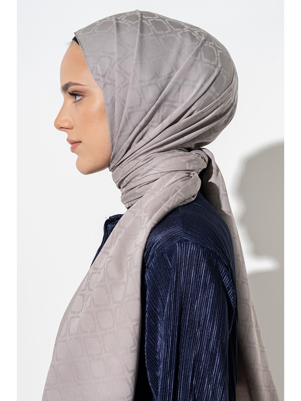 Gri Kadın Geometrik Desen Jakarlı Şal-3