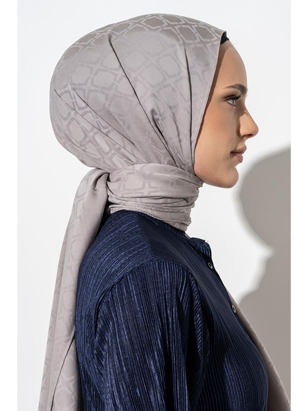 Gri Kadın Geometrik Desen Jakarlı Şal-4