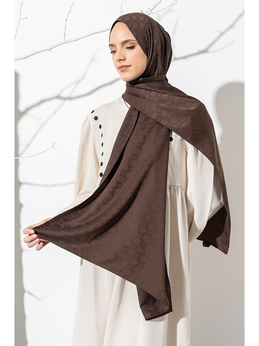 Kahverengi Kadın Geometrik Desen Jakarlı Şal-1