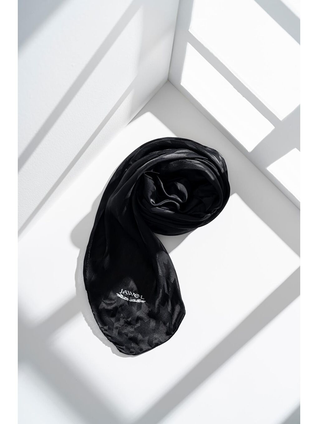 Siyah Kadın Tesettür Jakarlı Kazayağı Eşarp 1-2