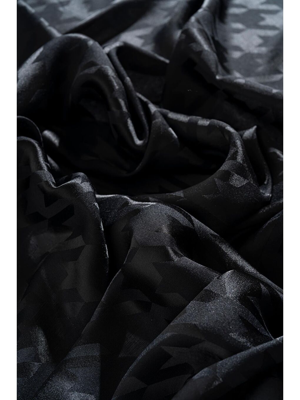 Siyah Kadın Tesettür Jakarlı Kazayağı Eşarp 1-3