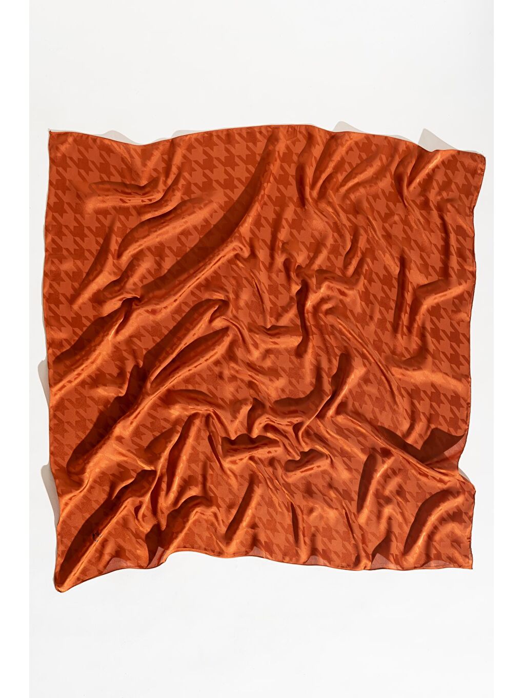 Kahverengi Kadın Tesettür Jakarlı Kazayağı Eşarp 1-4