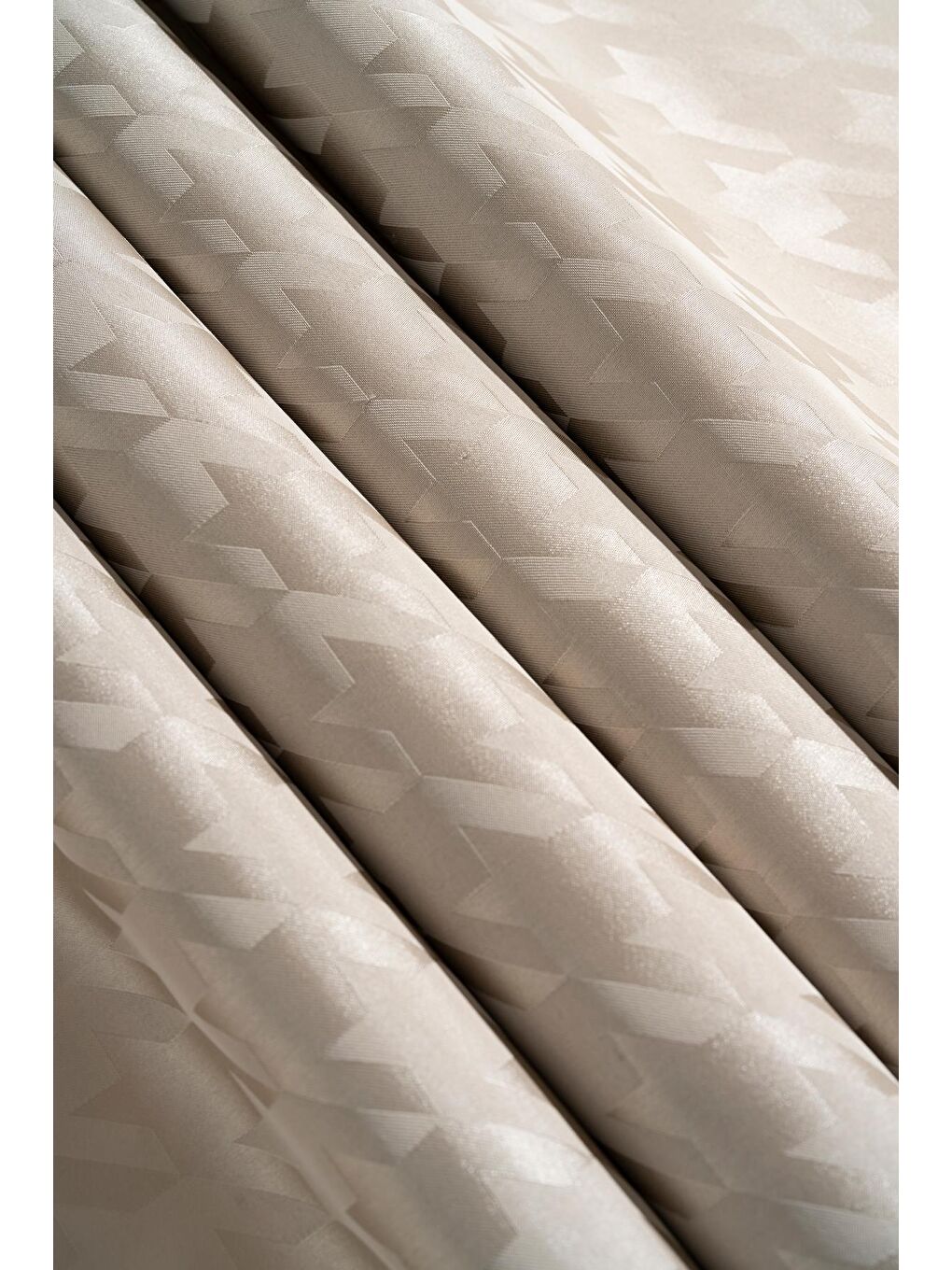 Bej Kadın Tesettür Jakarlı Kazayağı Eşarp 1-1