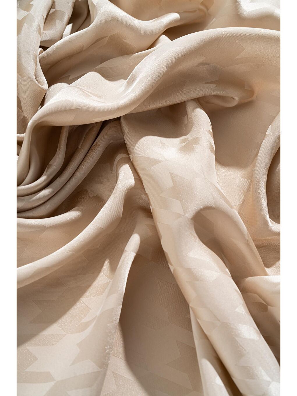 Bej Kadın Tesettür Jakarlı Kazayağı Eşarp 1-3