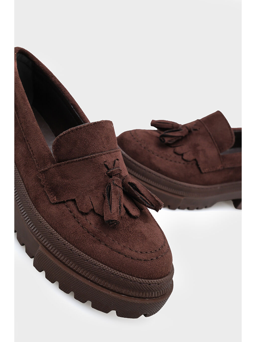 Kahverengi Ashlee Oval Burunlu Püsküllü Trak Tabanlı Süet Kadın Loafer-4