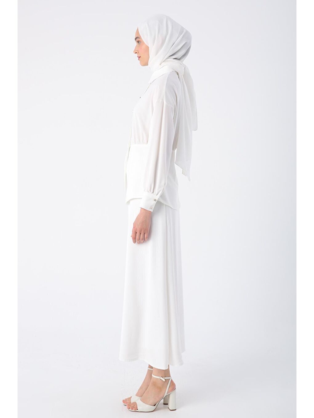 Beyaz Beli Büzgü Detaylı Şık Düğmeli Şifon Bluz Etek Takım-2