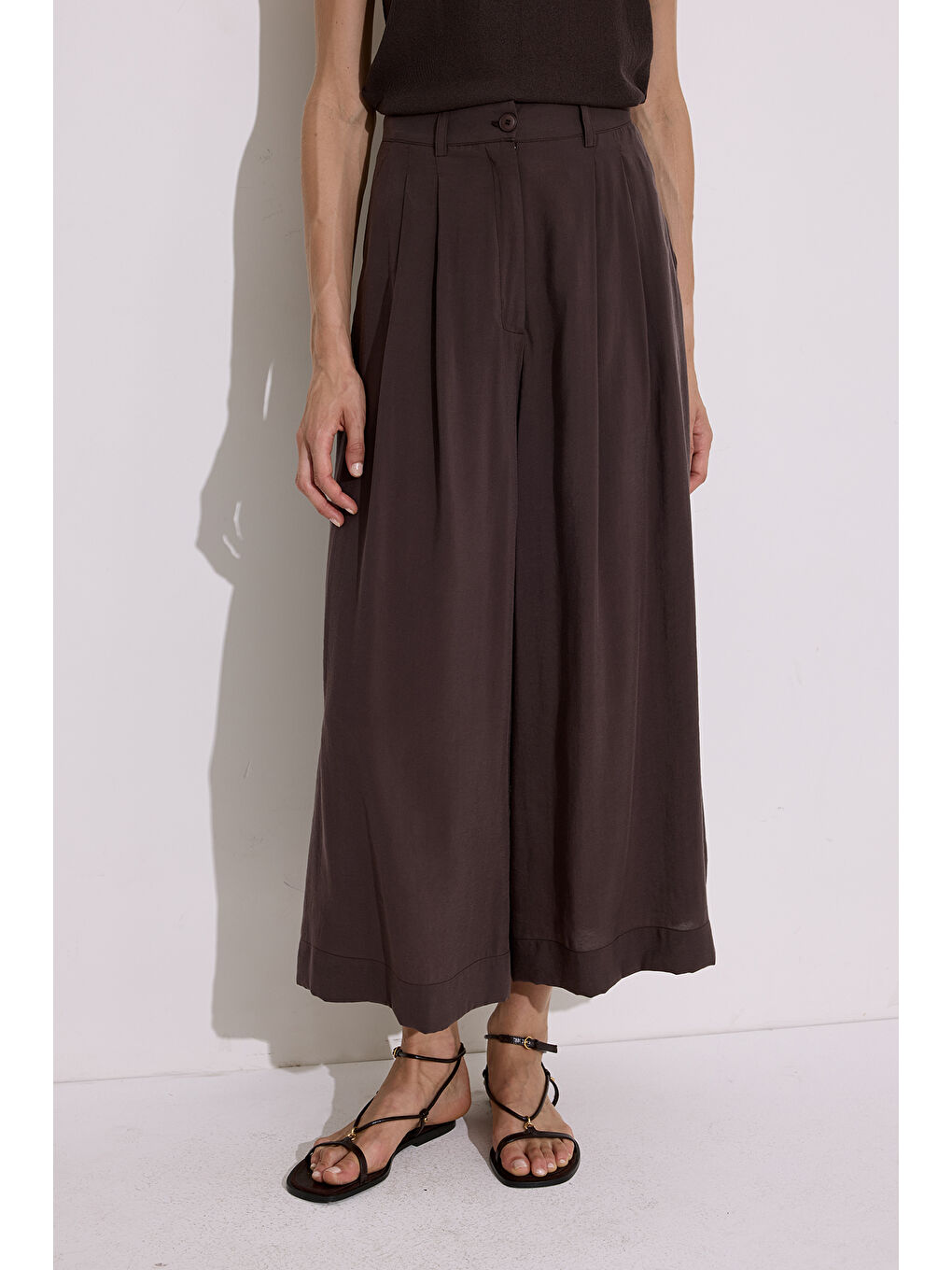 Kahverengi Modal Pileli Geniş Pantolon Acı Kahve-3