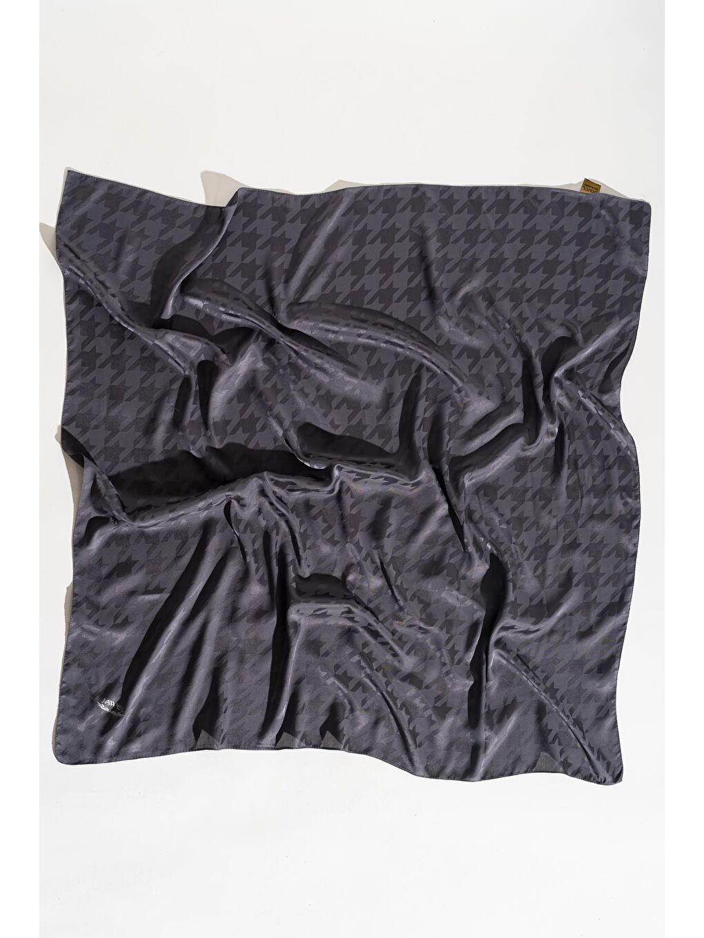 Antrasit Kadın Tesettür Jakarlı Kazayağı Eşarp 1-4