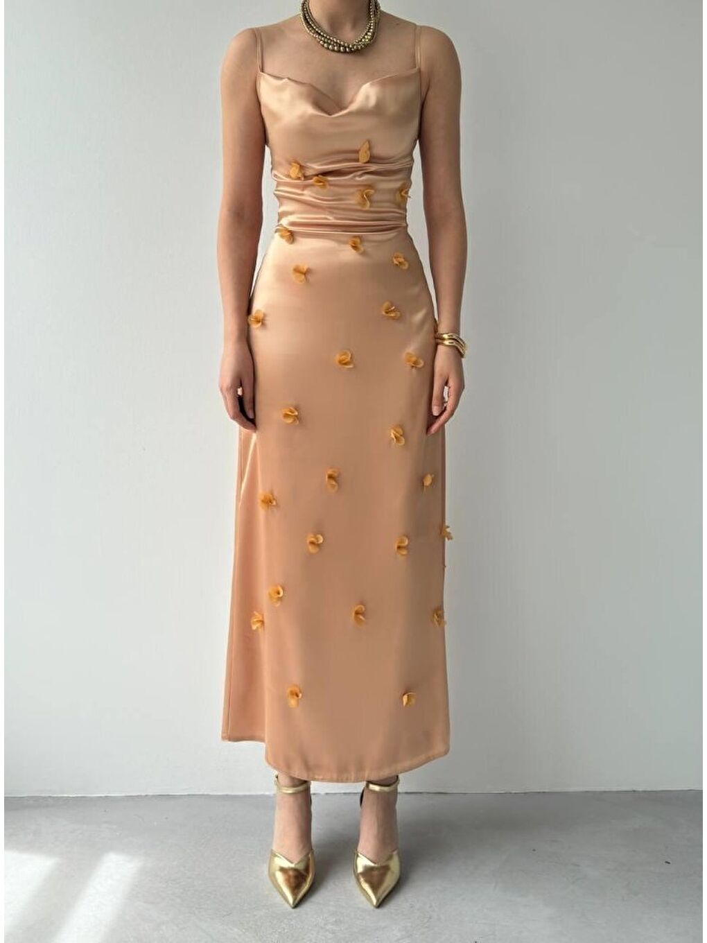 Bej Dora Çiçek Detaylı Elbise-1