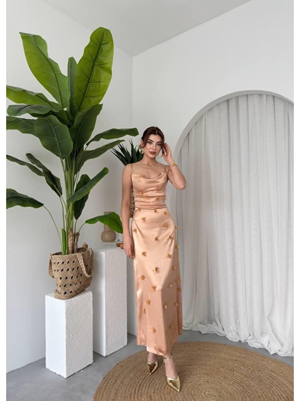 Bej Dora Çiçek Detaylı Elbise-2