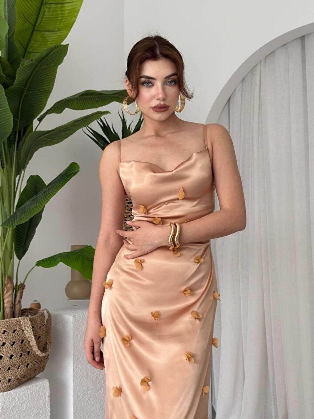 Bej Dora Çiçek Detaylı Elbise-3