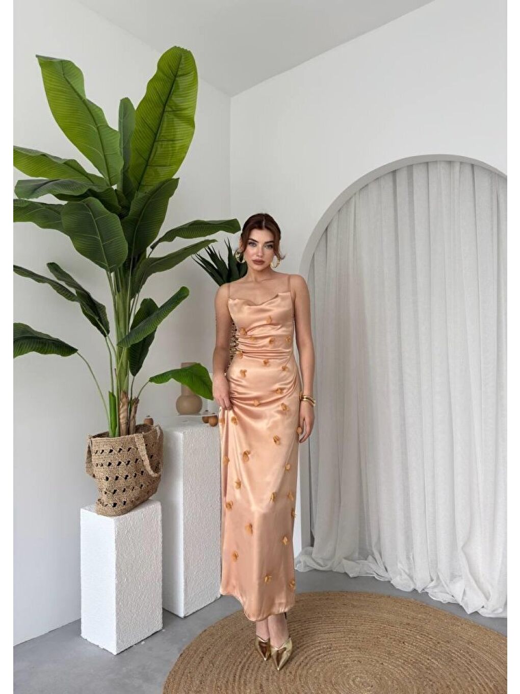 Bej Dora Çiçek Detaylı Elbise-4