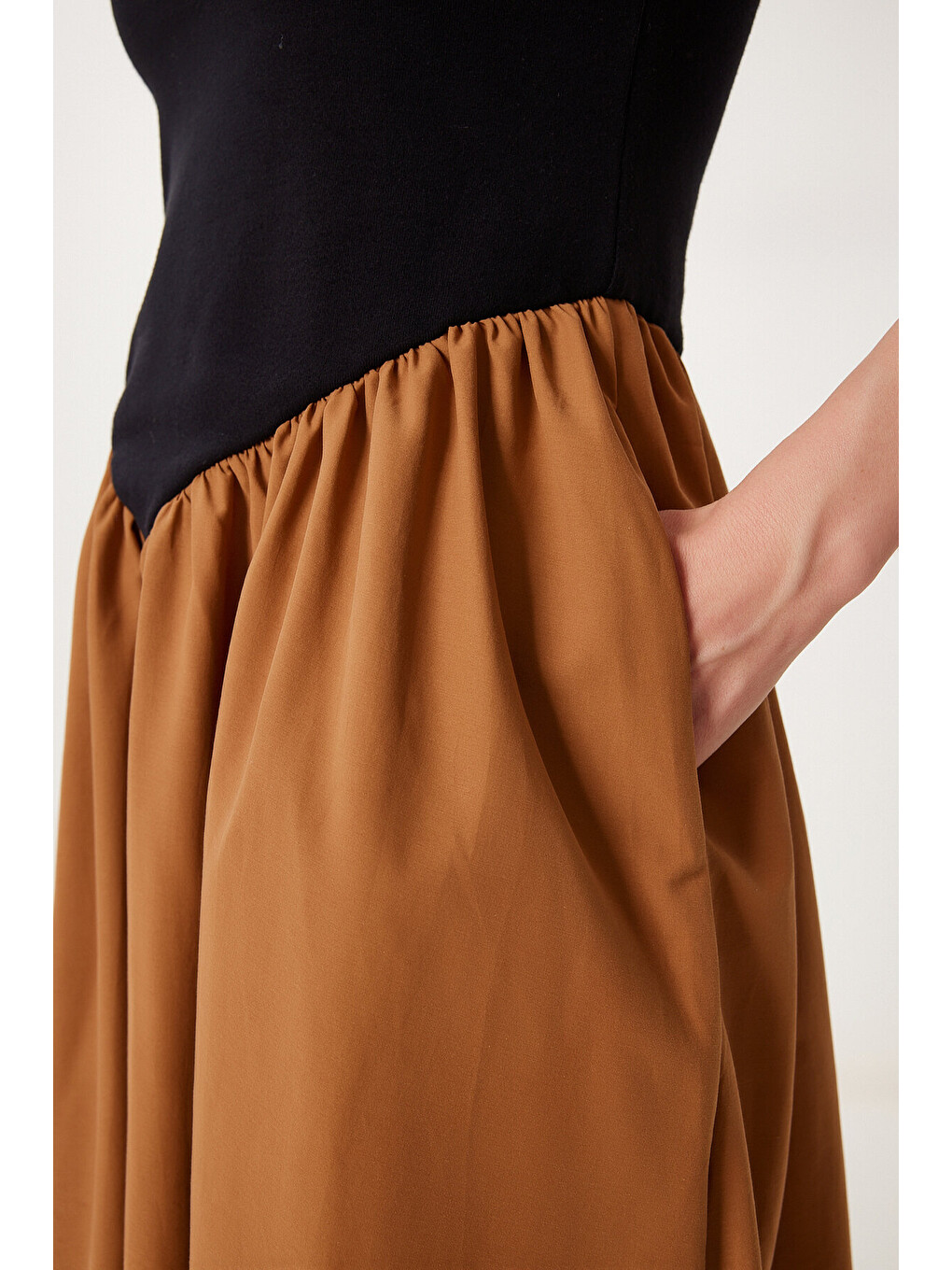 Siyah Örme Üstlü Poplin Etekli Yazlık Elbise SİYAH CAMEL LUS0140-3