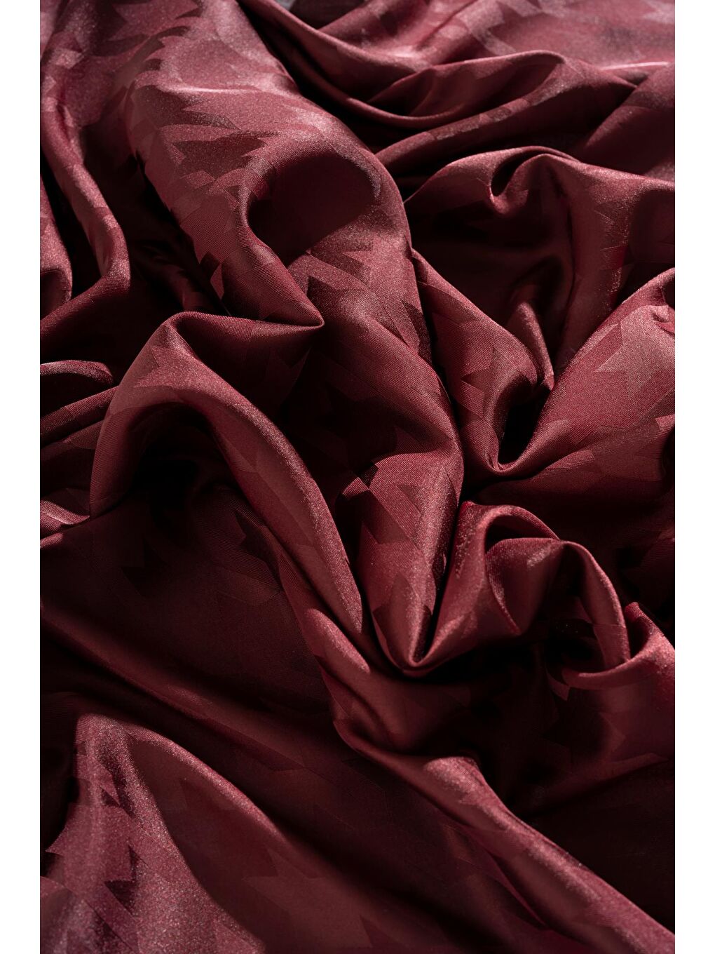 Bordo Kadın Tesettür Jakarlı Kazayağı Eşarp 1-3