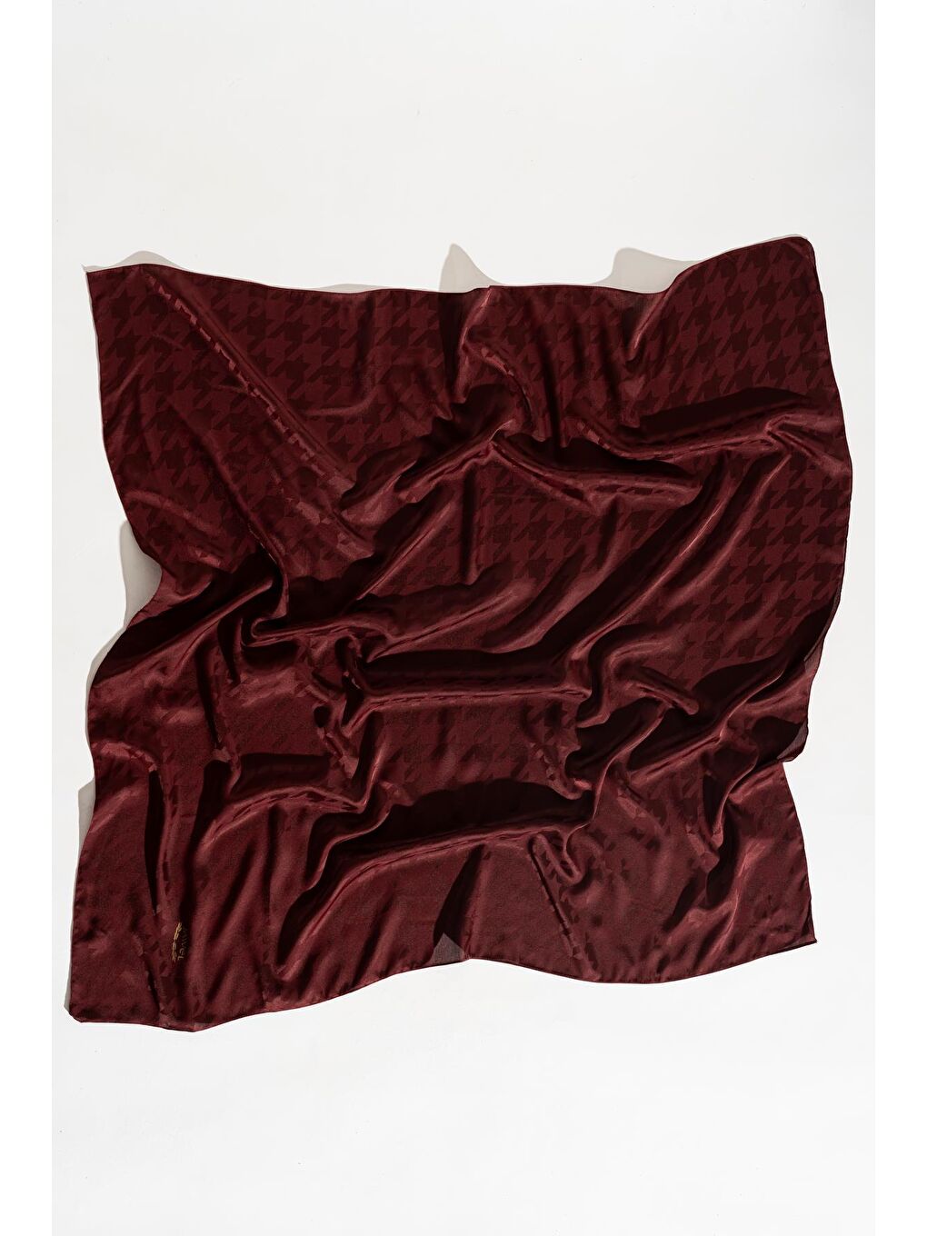 Bordo Kadın Tesettür Jakarlı Kazayağı Eşarp 1-4