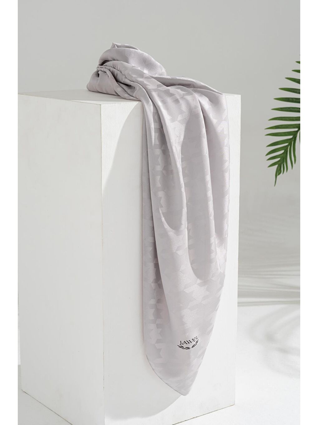 Gri Kadın Tesettür Jakarlı Kazayağı Eşarp 1