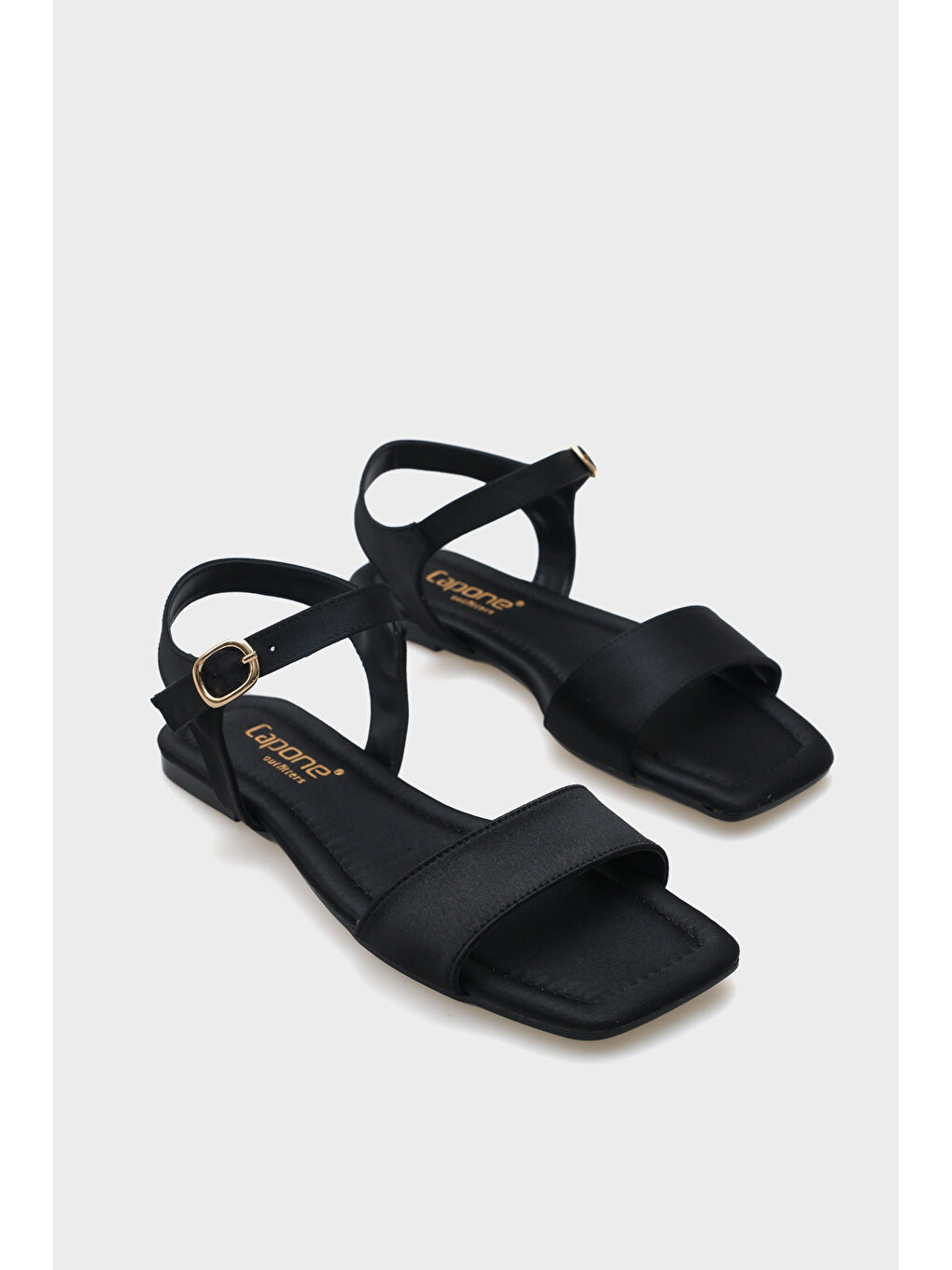 Siyah Celinda Bilekten Bantlı Küt Burunlu Düz Topuklu Saten Kadın Sandalet-1