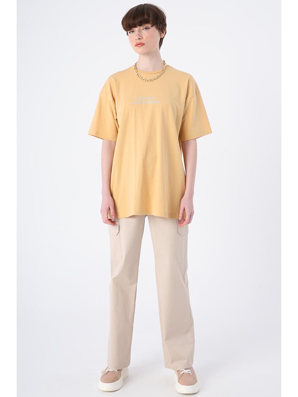 Sarı Pamuklu Bisiklet Yaka Nakışlı Kısa Kollu Tişört-1