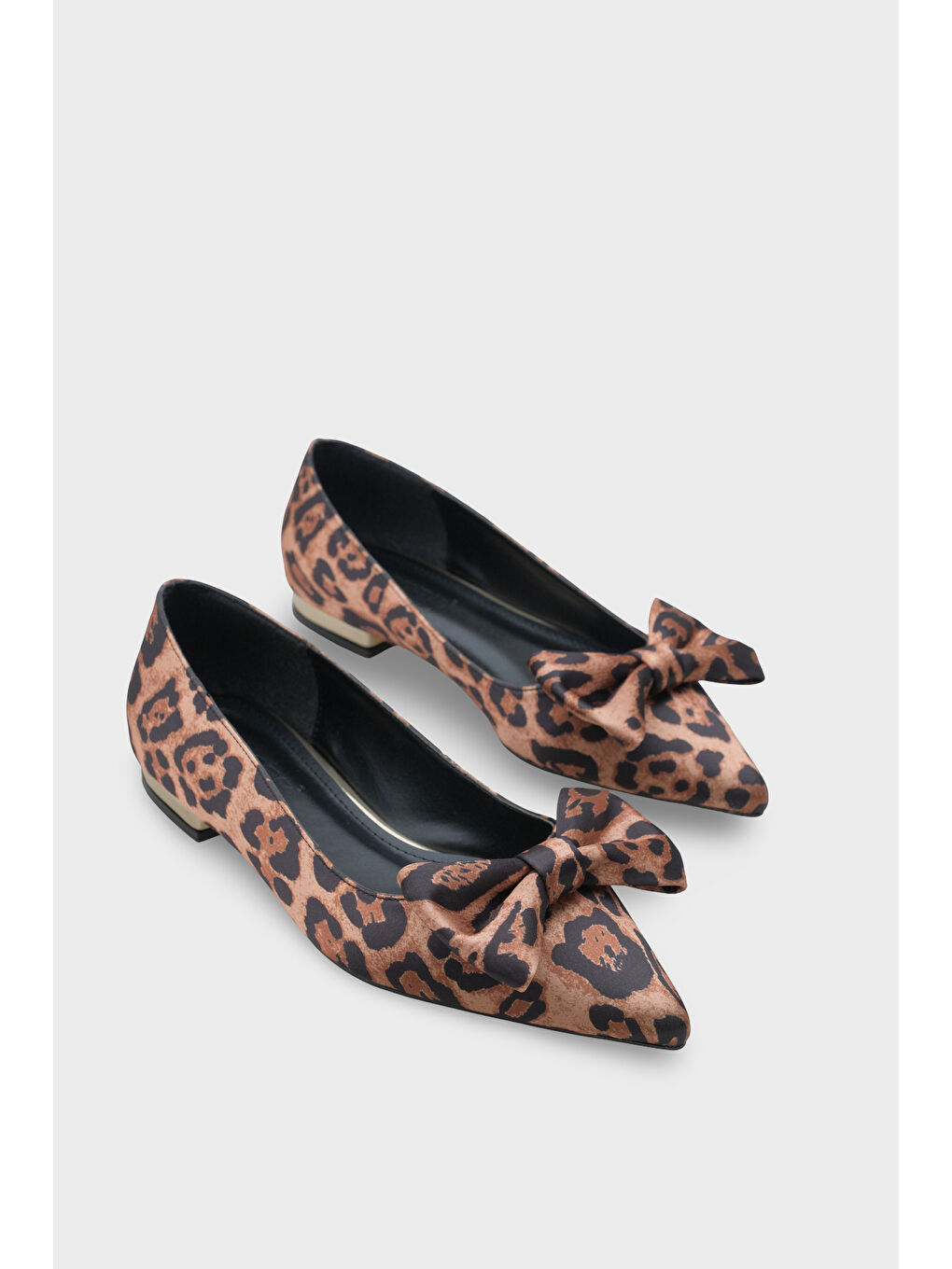 Kahverengi Zelma Sivri Burunlu Kısa Topuklu Fiyonklu Saten Kadın Babet-1