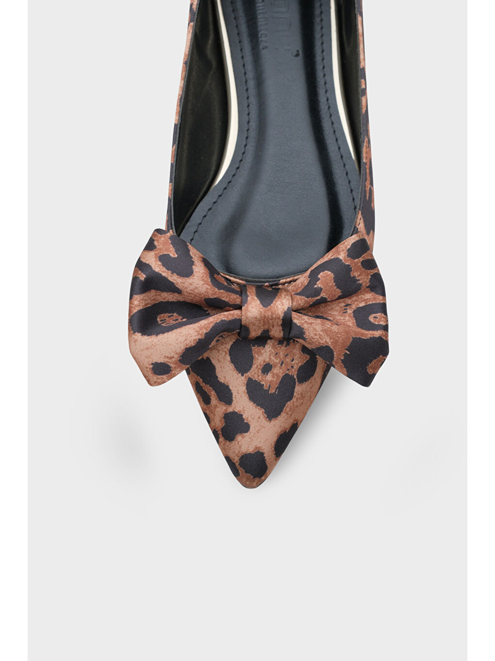 Kahverengi Zelma Sivri Burunlu Kısa Topuklu Fiyonklu Saten Kadın Babet-2