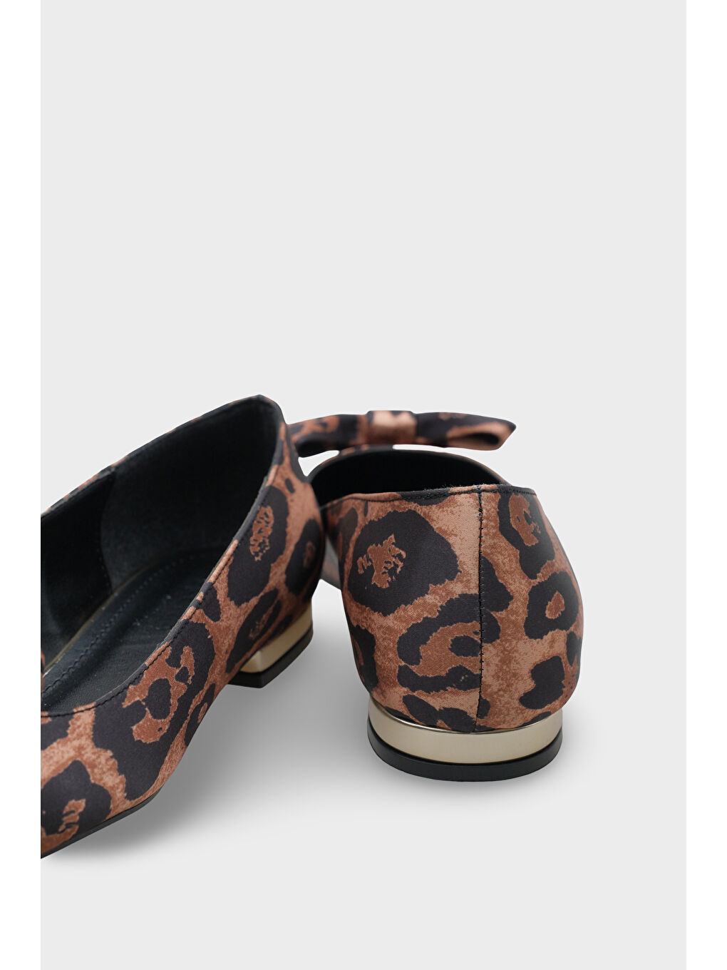 Kahverengi Zelma Sivri Burunlu Kısa Topuklu Fiyonklu Saten Kadın Babet-3