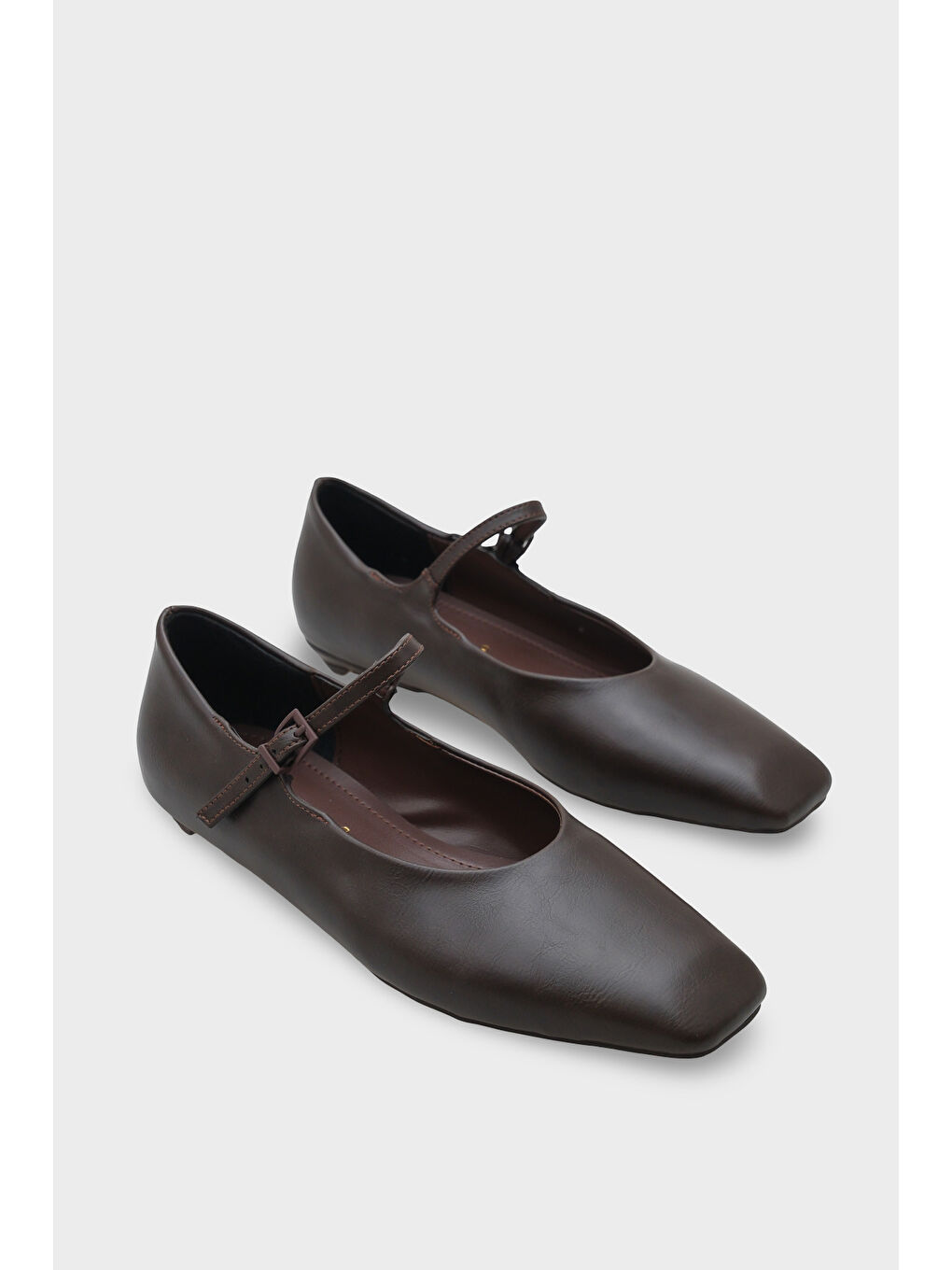 Kahverengi Nickie Tokalı Bantlı Küt Burunlu Düz Topuklu Günlük Kadın Babet-1