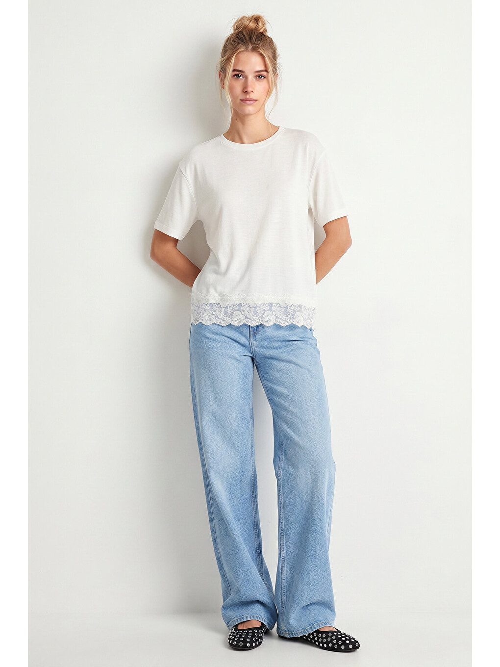 Beyaz Dantelli Oversize Mevsimlik Triko Bluz BEYAZ LYY0146-1