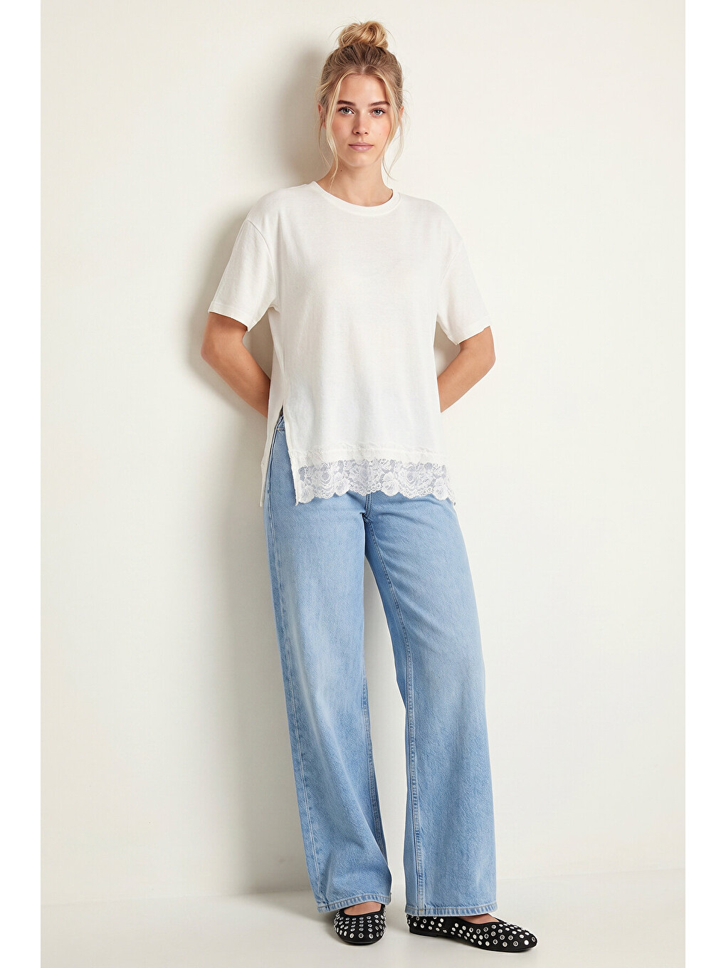 Beyaz Dantelli Oversize Mevsimlik Triko Bluz BEYAZ LYY0146-2