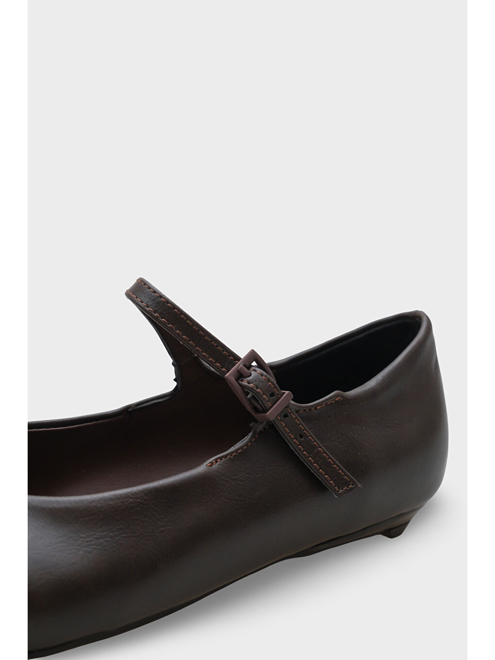 Kahverengi Nickie Tokalı Bantlı Küt Burunlu Düz Topuklu Günlük Kadın Babet-3