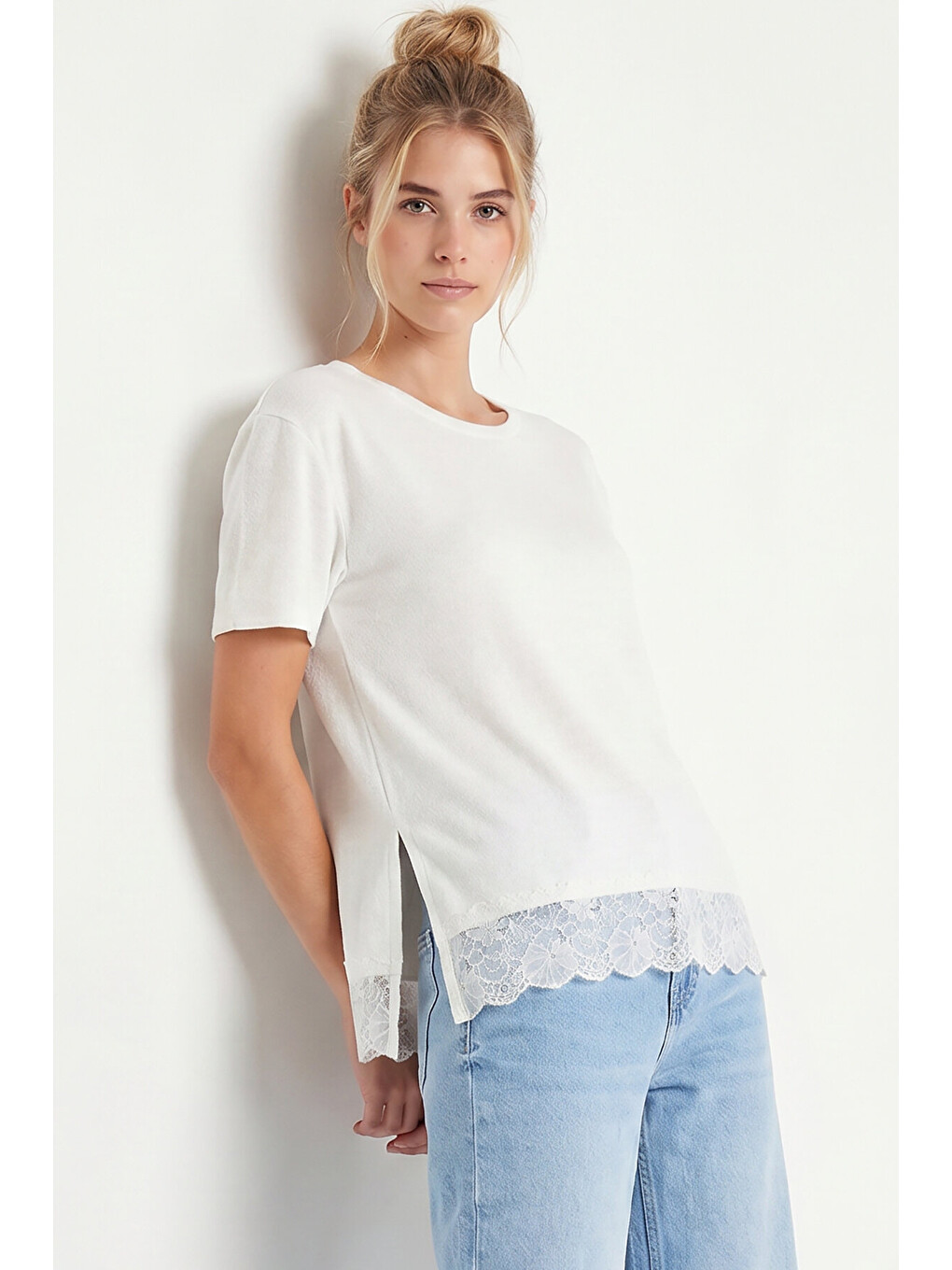 Beyaz Dantelli Oversize Mevsimlik Triko Bluz BEYAZ LYY0146-3
