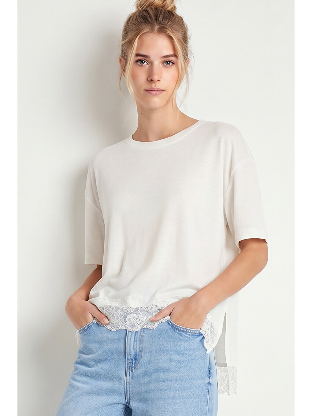 Beyaz Dantelli Oversize Mevsimlik Triko Bluz BEYAZ LYY0146-4