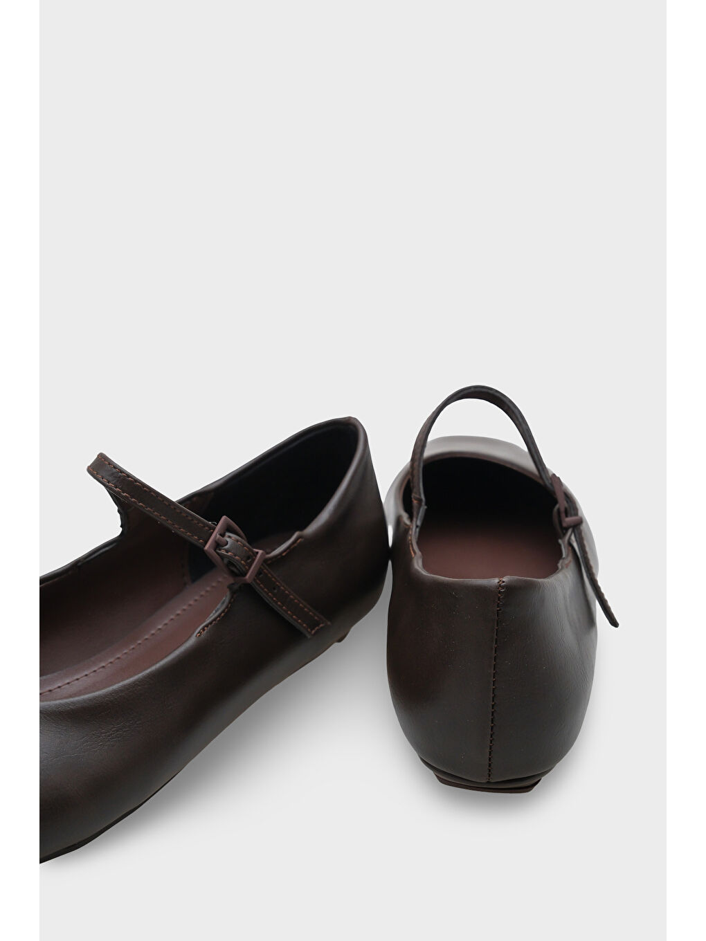 Kahverengi Nickie Tokalı Bantlı Küt Burunlu Düz Topuklu Günlük Kadın Babet-4