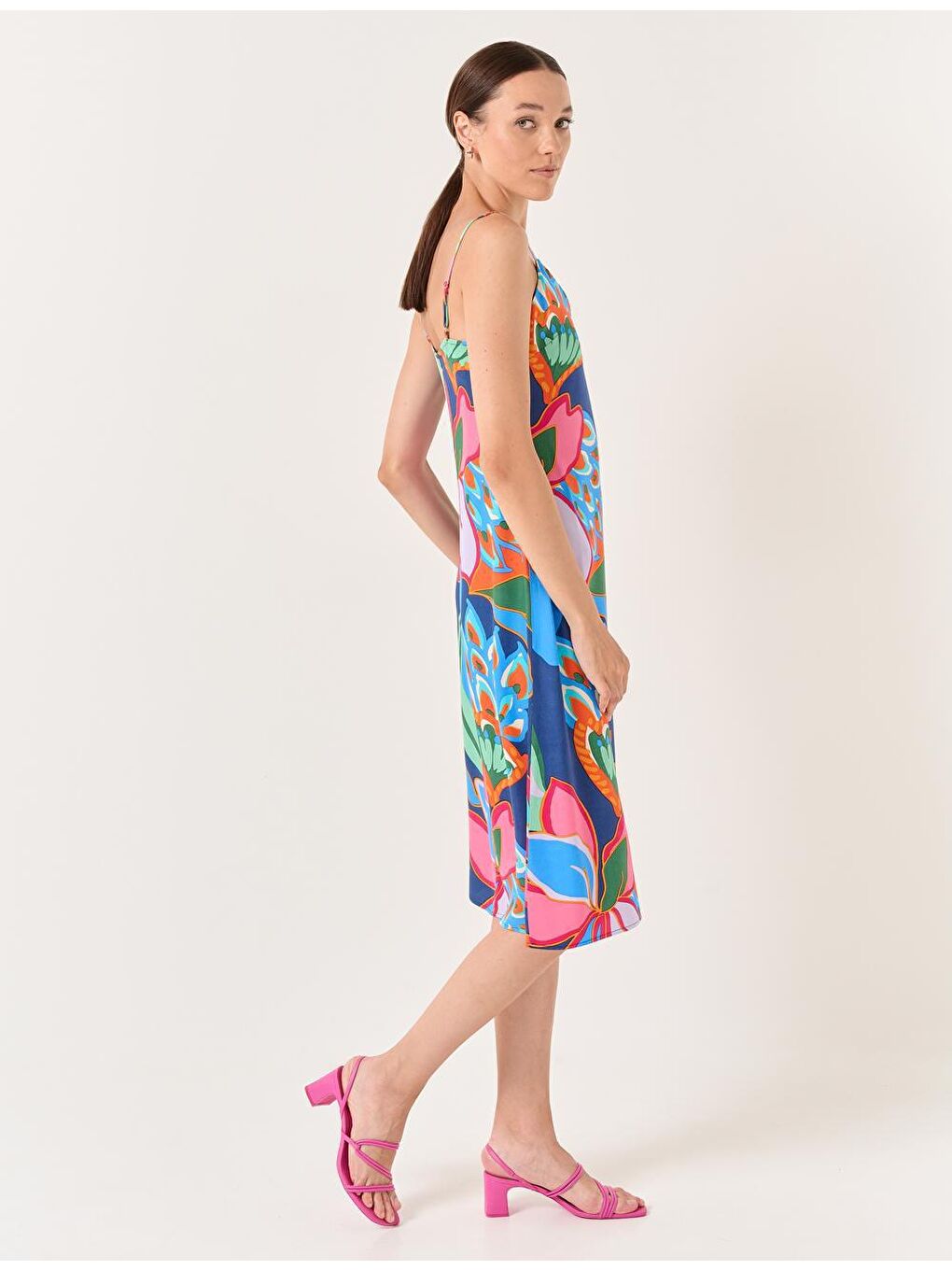 Karışık Askılı V Yaka Desenli Saten Midi Elbise-3