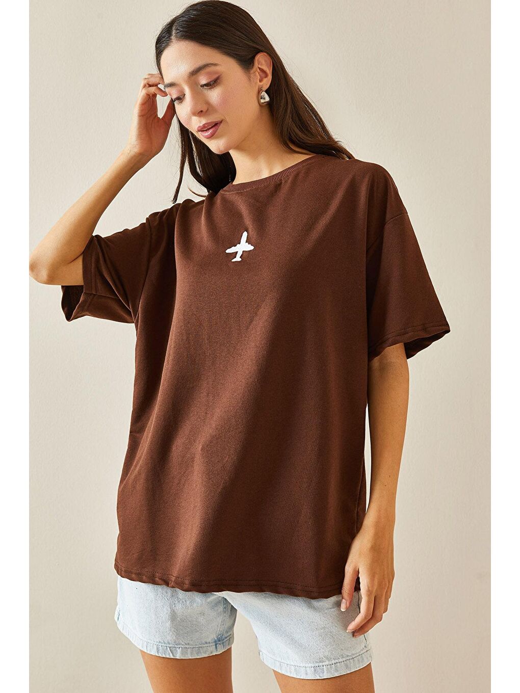 XHAN Kahverengi Bisiklet Yaka Yazılı Oversize Tshirt 5YXK1-48701-18