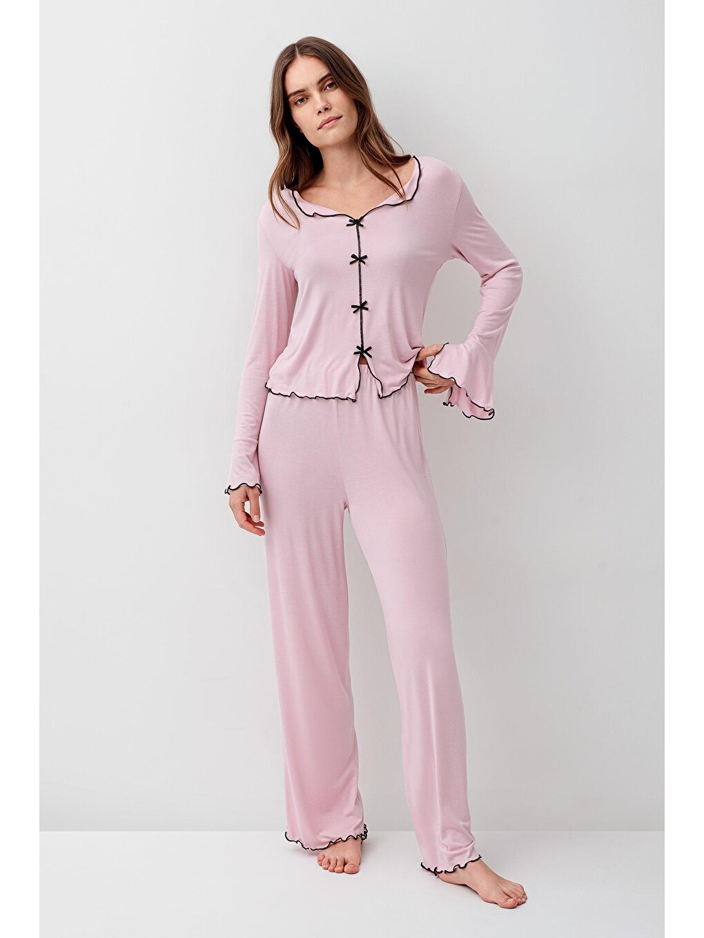 Pembe Uzun Kollu Kurdele Fiyonk Detaylı Esnek Elastanlı Viskoz Soft Pijama Takım 18208-1