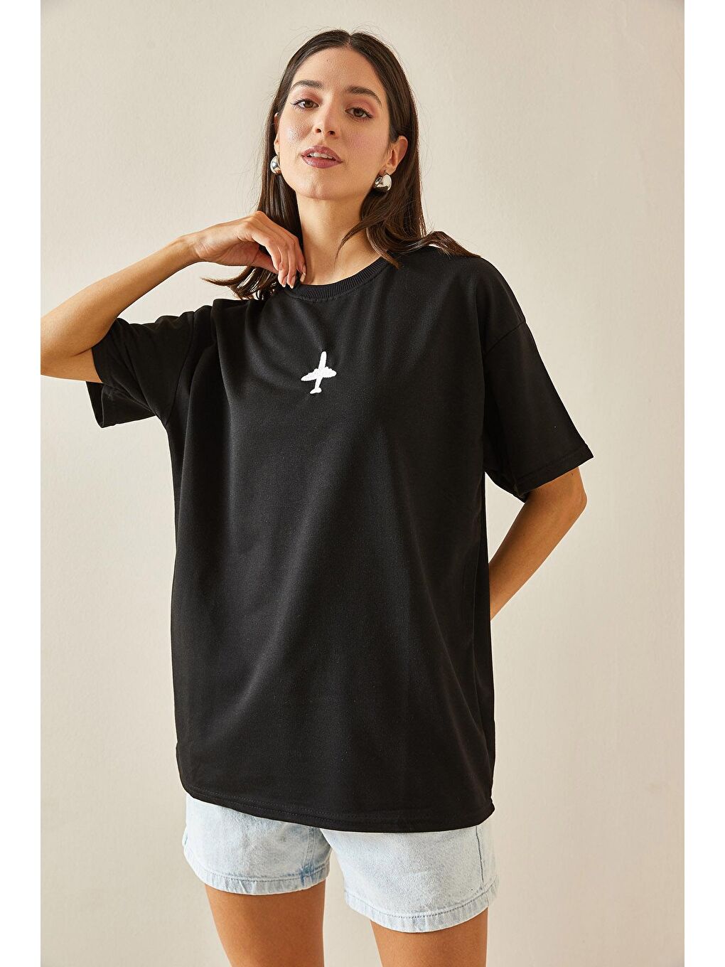 XHAN Siyah Bisiklet Yaka Yazılı Oversize Tshirt 5YXK1-48701-02 - 2