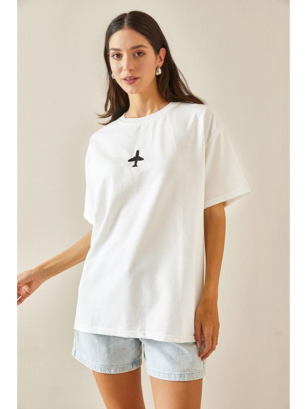 XHAN Beyaz Bisiklet Yaka Yazılı Oversize Tshirt 5YXK1-48701-01 - 2