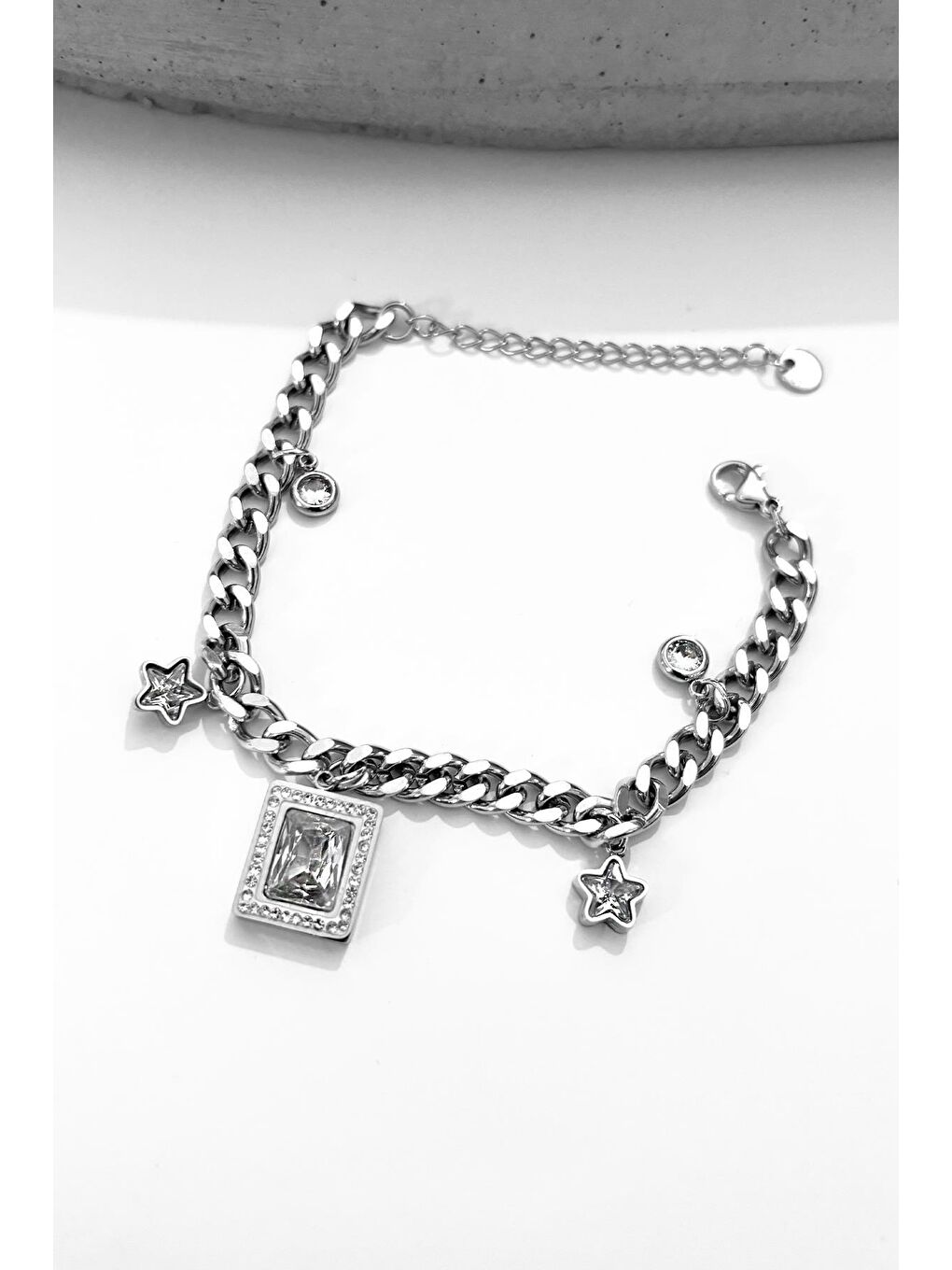 Gri Baget Taşlı Charm Sallantılı Tek Sıralı Paslanmaz Çelik Zincir Kadın Bileklik