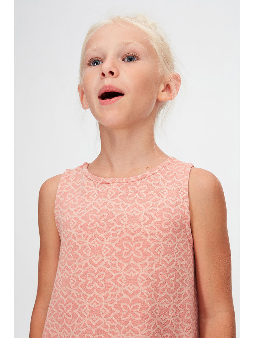 Pembe Somon Yonca Desen Kız Çocuk Fırfırlı Çan Etekli Elbise-3