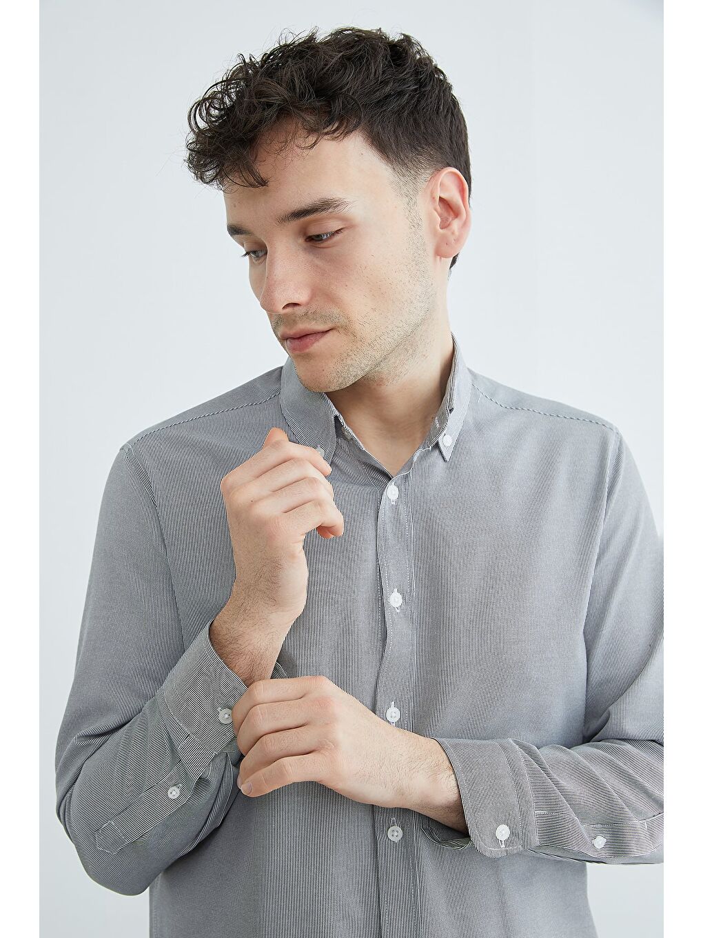 Siyah Çizgili Düğmeli Uzun Kol Gömlek-4