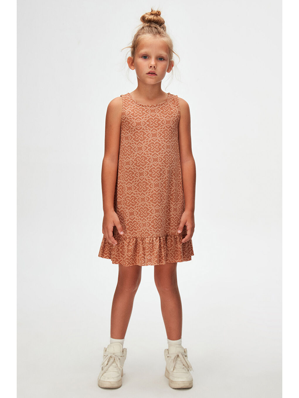 Kahverengi Yonca Desen Kız Çocuk Fırfırlı Çan Etekli Elbise-3