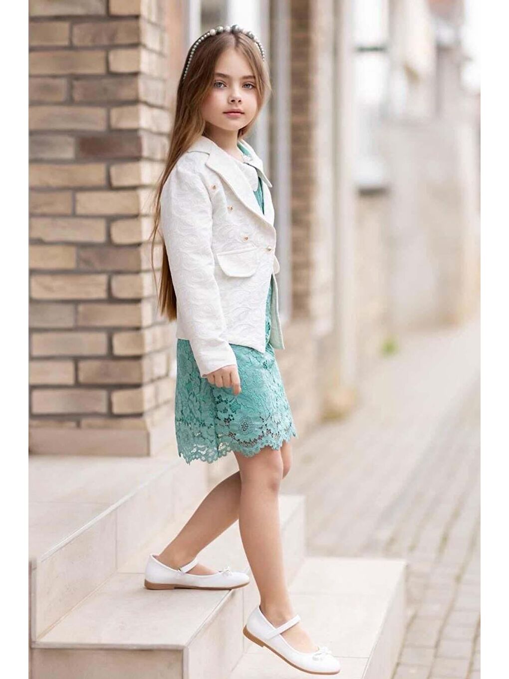 Kız Çocuk Bebe Yaka Üzeri Boydan Dantel İşlemeli Gold Düğme Detaylı Blazer Ceketli Turkuaz Elbise-1