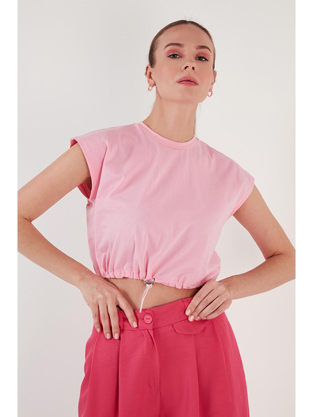 Lela Uçuk Pembe Bisiklet Yaka % 100 Pamuk Crop T Shirt 5865587 - 3